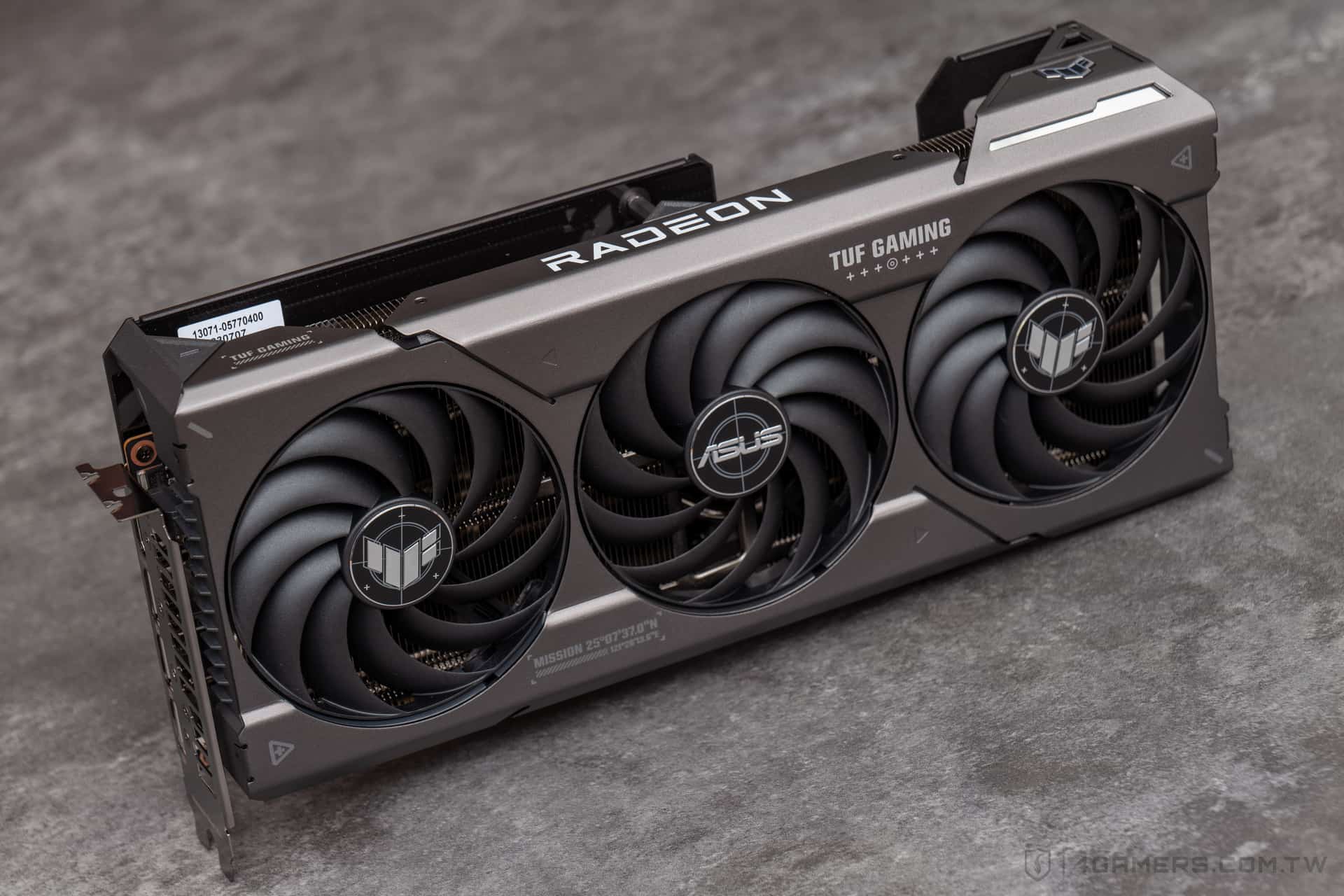 card đồ họa ASUS TUF Gaming Radeon RX 7700 XT