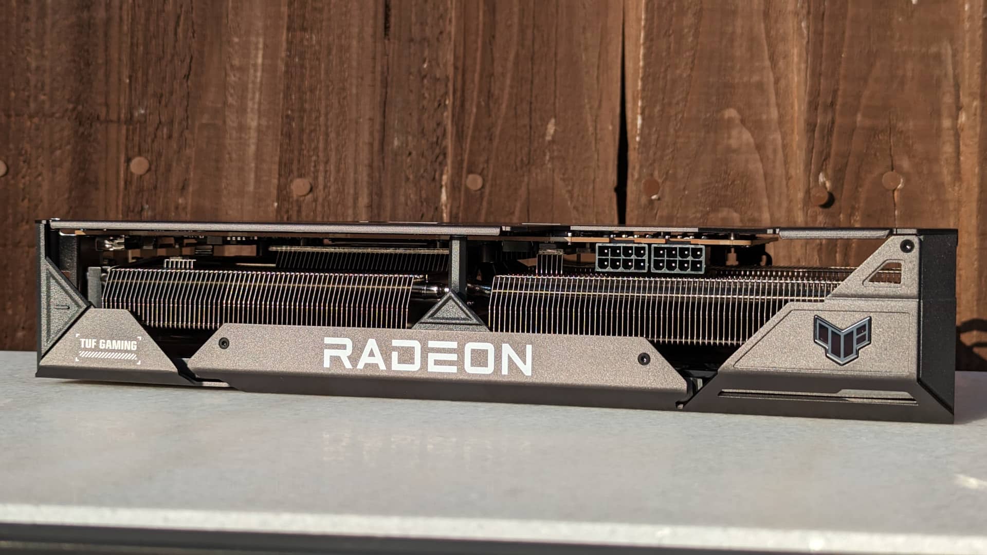 card đồ họa ASUS TUF Gaming Radeon RX 7700 XT