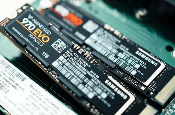 SSD PCIe 4.0 vs PCIe 5.0 Tốc độ thực tế khác biệt bao nhiêu? 1 SSD PCIe 4.0 vs PCIe 5.0 Tốc độ thực tế khác biệt bao nhiêu?